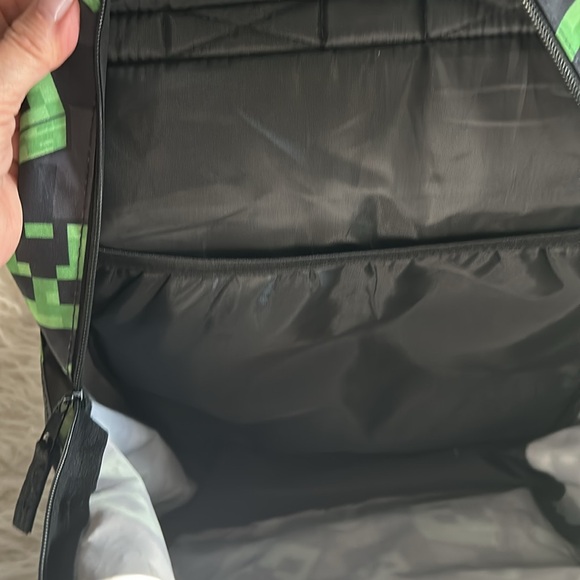 MINECRAFT 3 PIECES!! .Laptop/backpack , lunch box, Alex figurine. - Picture 6 of 12